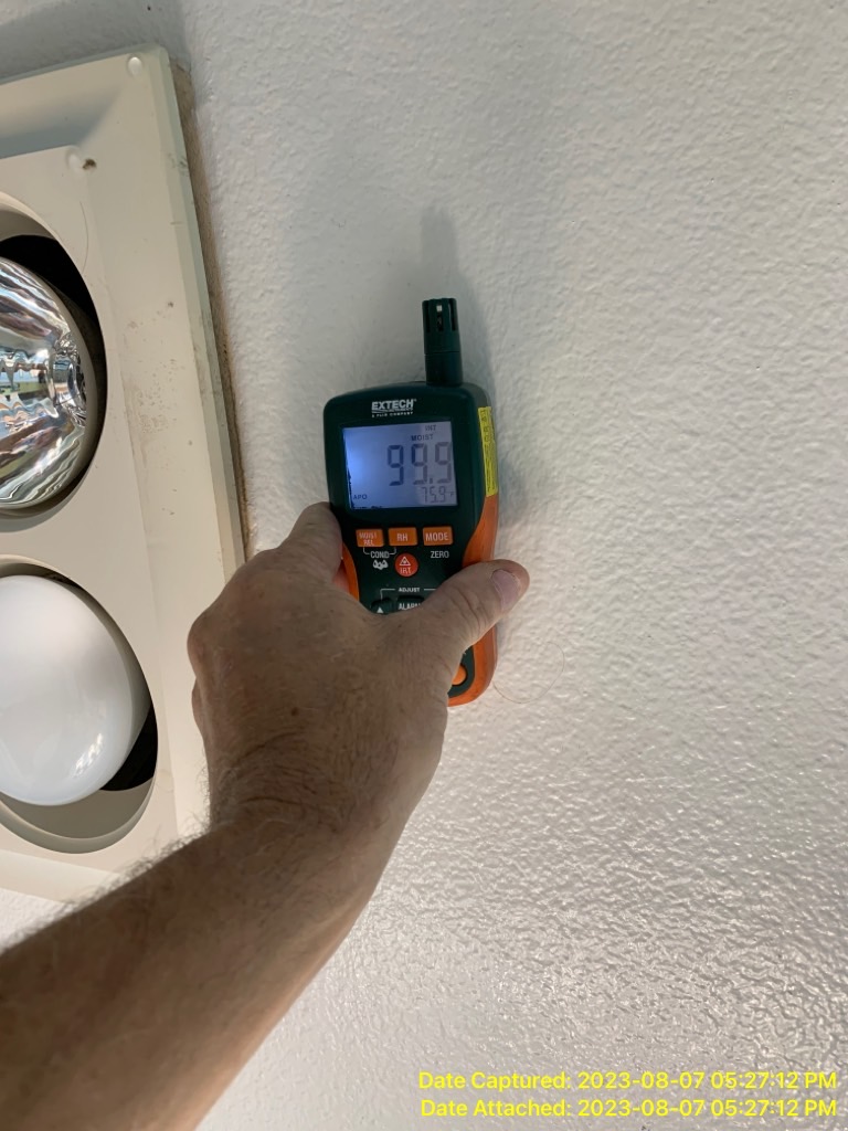 Image of thermohygrometer readings as part of a water damage restoration Vancouver Wa case study.  Benchmark is one of the water damage companies in Vancouver WA.