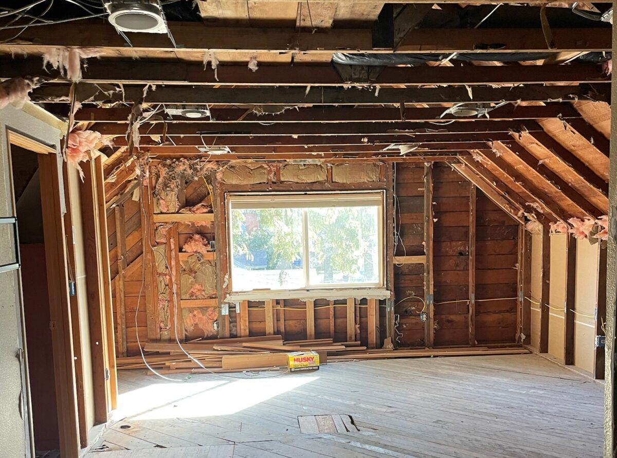 Image of a Portland Home during the mitigation process of a water damage